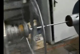 安裝在沈陽鵬程電纜有限公司 高速同心雙層鋼帶鎧裝繞包機(jī)GSTKR520型1臺 生產(chǎn)現(xiàn)場